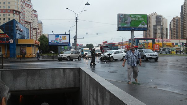 На пересечении ул.Савушкина и Яхтенной
