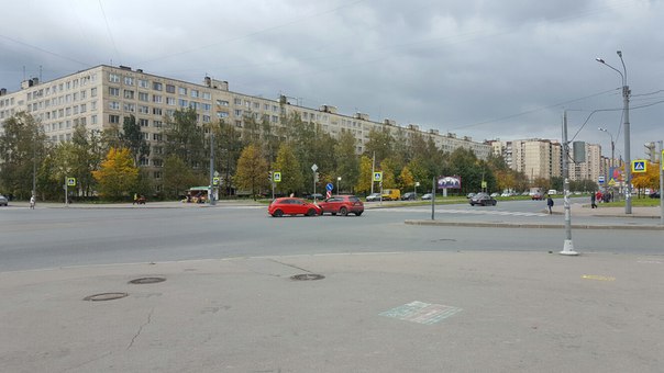 Корса и АSX не поделили перекресток ул Коллонтай и Товарищеского пр. В сторону пр.Большевиков.