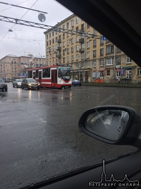 ДТП автобуса с маршруткой, перед Ленсовета, трамваю не проехать.