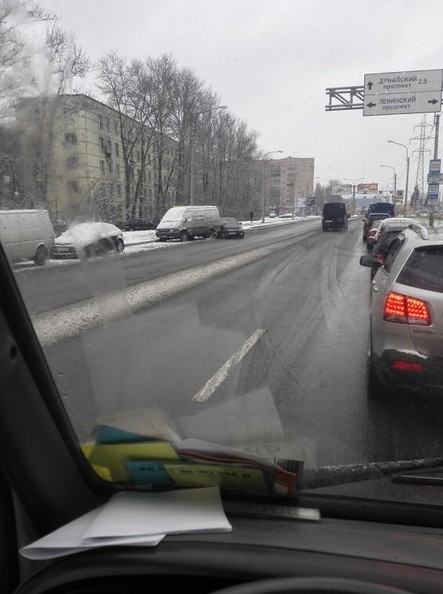 На Кубинской от Ленинского в сторону Краснопутиловской, Opel припарковался в ГАЗель. Как непонятно...