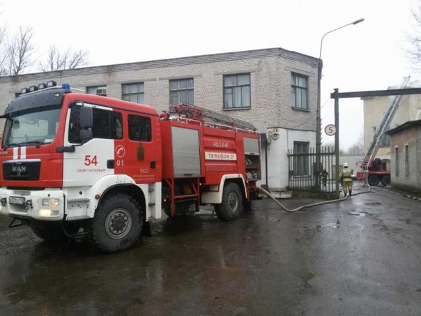 23 апреля в 06:01 на телефон "01" поступило сообщение о пожаре по адресу: Петродворцовый район, ул. ...