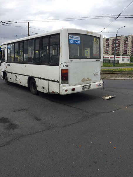 Автобус и маршрутка врезались на Балканской площади