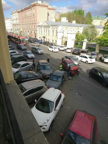 6 машин пострадали в ДТП на Садовой улице.