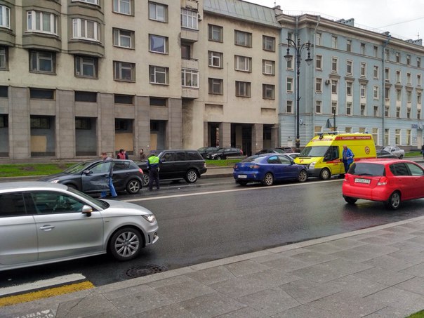 На Воскресенской набережной, перед Потёмкинской улицей, Mazda выехала на встречную полосу, зацепив...
