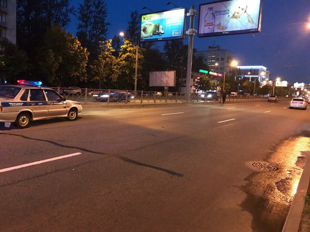 Сбили мотоциклиста на Заневском проспекте 28 перед перекрестком с ул. Шаумяна в сторону пл.Ал.Невск...