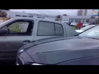 На Дунайском, перед Московским шоссе, у Renault выбито водительское стекло, + не работают светофоры, у...