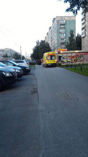 По словам очевидцев, сбит скутерист на Светлановском проспекте у дома 69