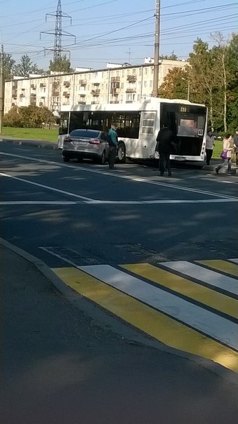 Ford протаранил автобус на проспекте Проспект Космонавтов