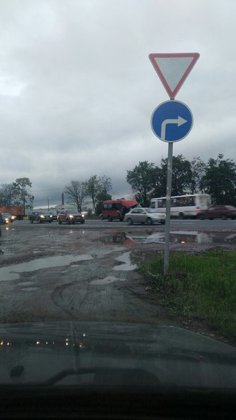 На Московском шоссе 174 в поселке Ленсоветовский, маршрутка въехала в КамАЗ