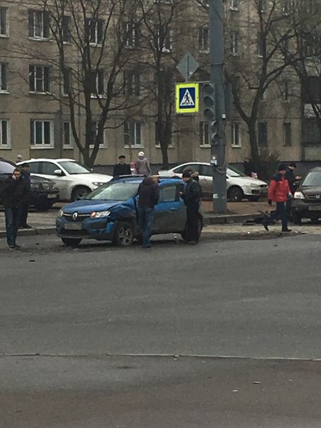 На перекрёстке Олеко Дундича и Будапештской не работает светофор, печальный итог из трёх участников ...