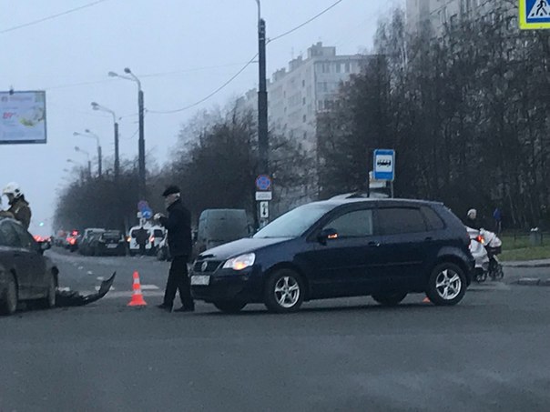 ДТП на пересечении улицы Димитрова и будапештской. Службы на месте. Проезд только по правой полосе.