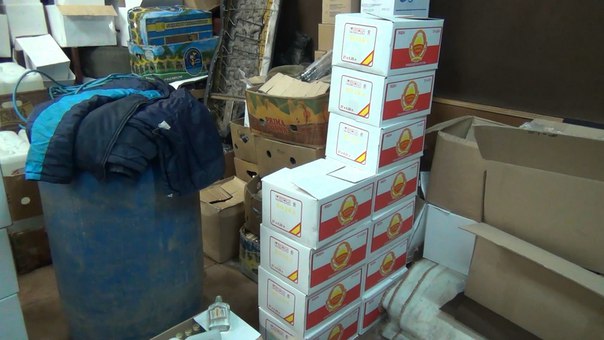 В гаражах на юго-востоке Петербурга полицейские обнаружили подпольное производство алкоголя