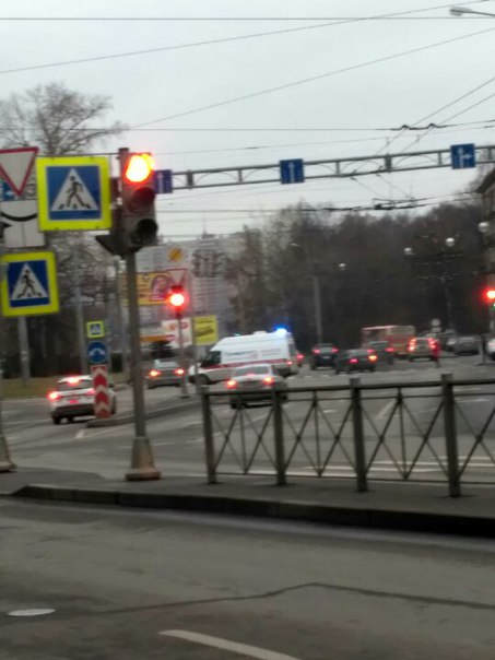 Авария на Светлановской площади, две скорой! Фоткала из далека.
