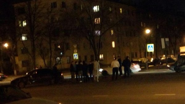 Авария на пр. Стачик дом 9 Кировская площадь, жёсткий замес из 3-4 машин с перевертышем.