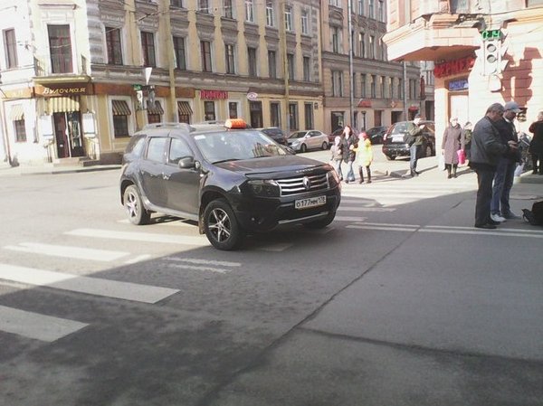 В 10:40 на углу Мытнинской и 8 Советской, Сбили женщину, переходила на зеленый свет