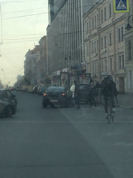 Авария на литовском проспекте/Лиговский переулок напротив галереи,пробка есть и без них.