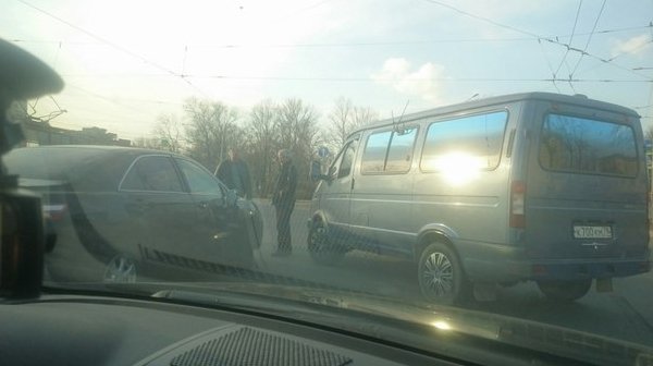 Небыло печали, встретились ездюки. Начало Бухарестской, метро Волковская.