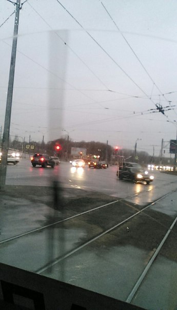 Лобовое столкновение на перекрёстке Маршала Жукова и Петергофского шоссе ,служб нет,пробки пока ещё ...