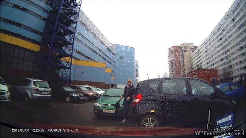 ДТП на парковке ТРК Континент на пр. Стачек