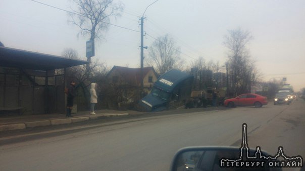 Янино-1 актуально на 18:00 служб нет, собирается пробка в сторону города