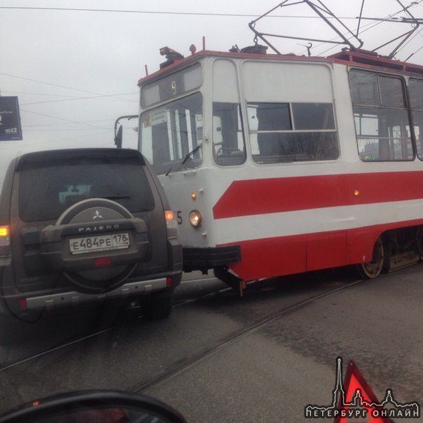 Паджерик не смог проскочить перед трамваем на Луначарского по Культуре