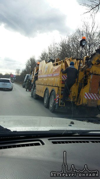 В Новой Ропше MAN съехал в кювет. Пострадавших нет.