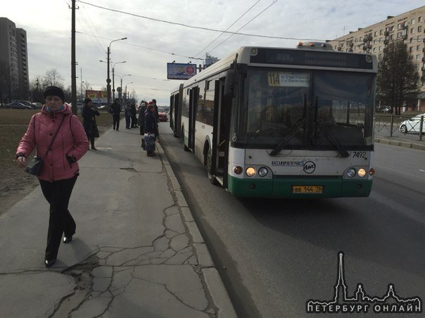 15:30 дурачек не видит знаков и не пропускает автобус поворачивая с второстепенной) улица Типанова н...