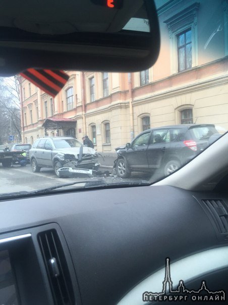 НУЖНА ПОМОЩЬ!!! На Боткинской улице д. 23, 1-го апреля в районе 13 часов произошла авария.
