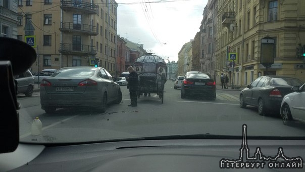 На Миллионной ул. у Мошкова пер.