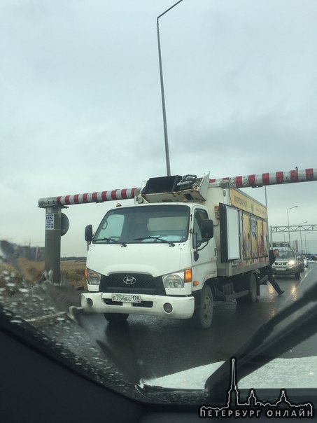 Очередной попался на ограничитель высоты в МЕГА дыбенко->Кудрово