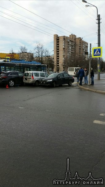 Тц смайл проспект большевиков. Прям на встречке