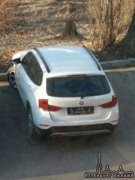 Только что в 18.02 какой-то тип припарковался на BMW X1, скрутил номера и удалился в неизвестном на...