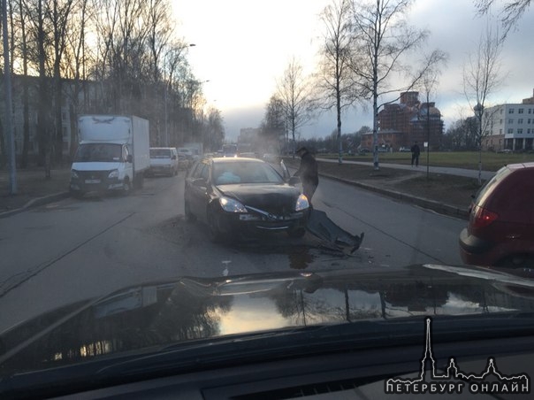 На Бестужевской , дом 47, начинающий водитель, выезжая со двора не уступил Опелю