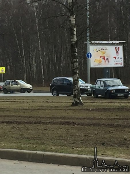 На Северном пр-те Matiz и Семера не поделили дорогу 13:40 проезду не мешают дпс ещё нет!