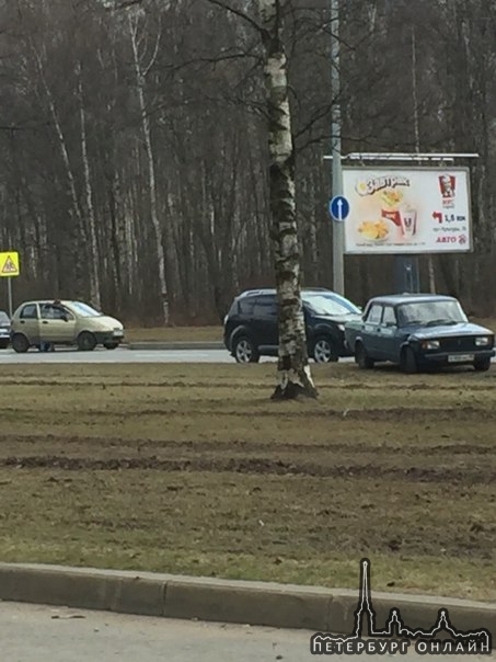 На Северном пр-те Matiz и Семера не поделили дорогу 13:40 проезду не мешают дпс ещё нет!