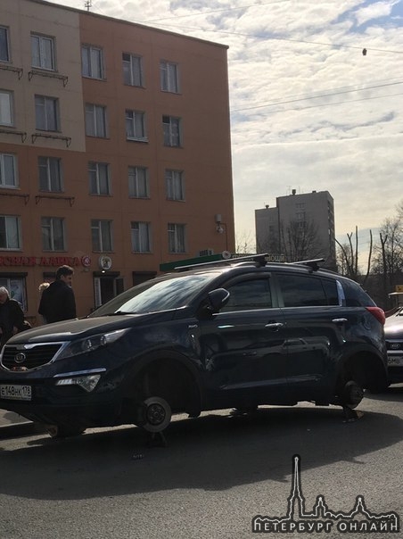 У кого-то утро не доброе,возле фб на Ленинском((люди не жалейте на секретках!!!!