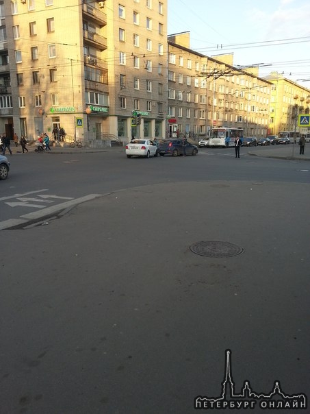 ДТП на перекрестке проспектов Металлистов Кондратьевским , до Замшиной не доехали