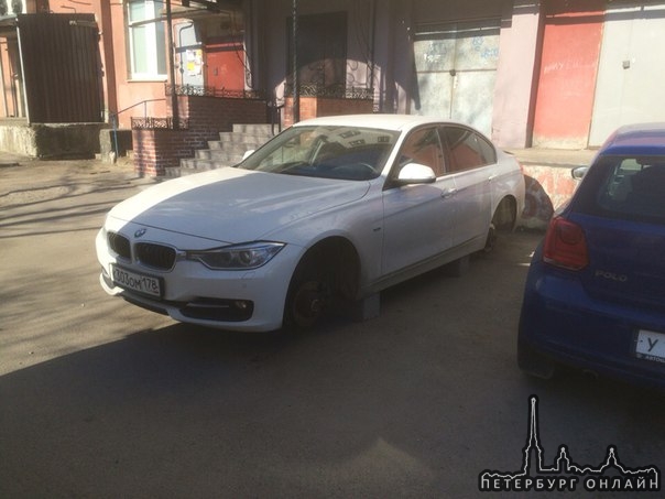 Сегодня очередь BMW стоять на кирпичах в Кировске