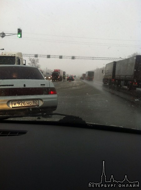 Московское шоссе, сразу после поворота на Тельмана.стоят на встречке, гаи на месте.пробка в сторону ...