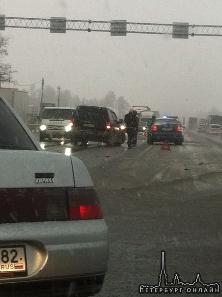 Московское шоссе, сразу после поворота на Тельмана.стоят на встречке, гаи на месте.пробка в сторону ...