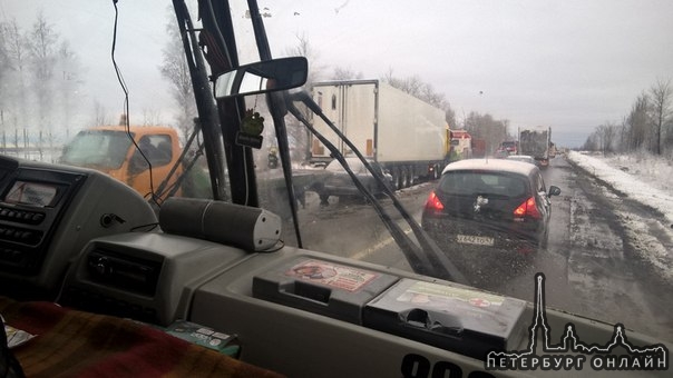 ДТП на московском шоссе. Между ям-ижорой и Московской Славянской.