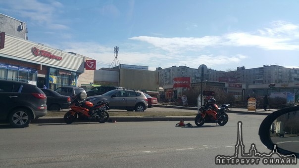 Авария с Мотоциклом на перекрестке ул.Олеко-Дундича и Купчинской.