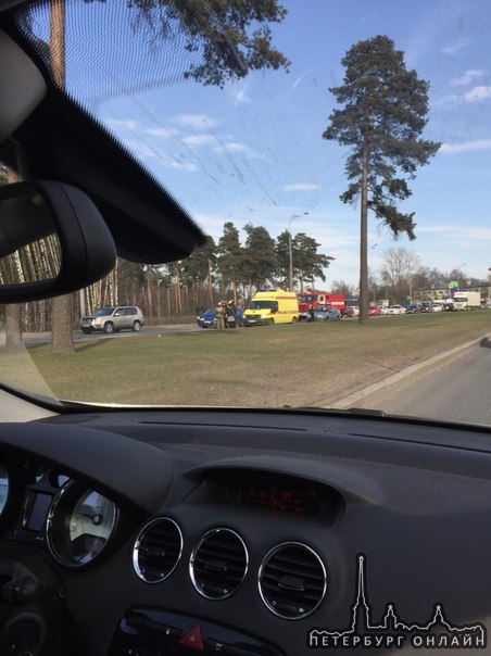 Авария на Непокоренных от кольца в сторону Гражданского, службы на месте, небольшая пробочка