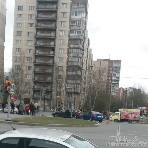 Авария на ул.Хошимина напротив mazapark