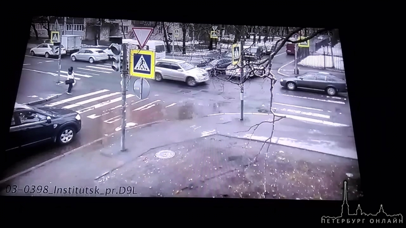 Скажите ваше мнение, жена попала в ДТП на перекрестке Институтского проспекта и Пархоменко , ехала ...