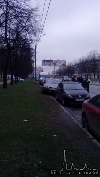 В 6:30 утра молодой человек заснул за рулем, Орджоникидзе 26 как итог пострадало много припаркованны...