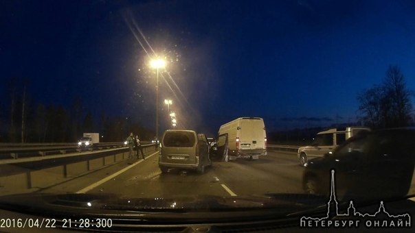 Молодой парень на Citroen Берлинго на Киевском шоссе перед д.Дони собрал 4 машины.