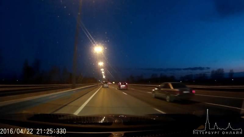 Молодой парень на Citroen Берлинго на Киевском шоссе перед д.Дони собрал 4 машины.