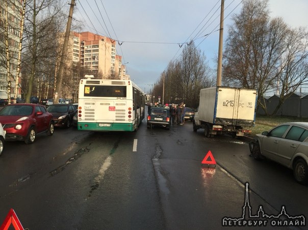 На Придорожной аллея 21 несколько аварий,актуально на 07:00