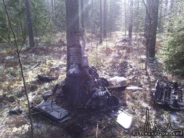 По дорога на Огоньки ГАЗель Некст занесло и она слетела с дороги в деревья, так что вылетел двигат...